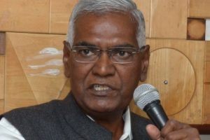 D Raja meets Sonia, discusses common candidate for presidential poll