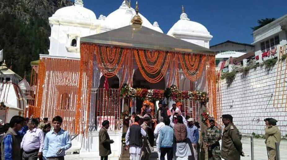 Kashmiri Pandits throng Zeashta Devi shrine