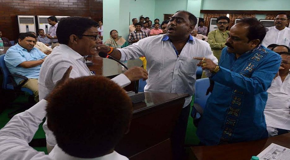 Trinamool-BJP activists clash in Howrah, RAF deployed