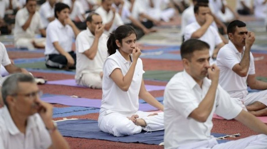 Yoga event in Chinese city draws over 1,000 participants