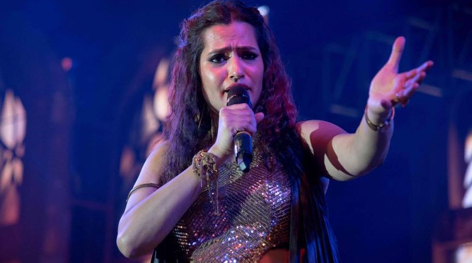 Wish you would rise above this muck: Sona Mohapatra to Kangana