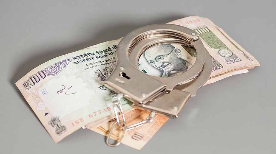 Fake currency worth Rs 3L seized from smuggler