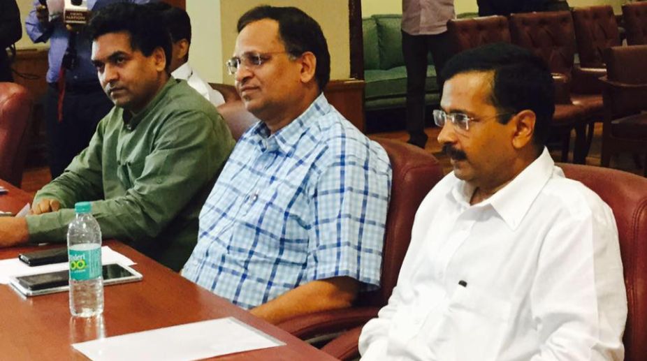 Congress seeks probe against Kejriwal over bribe charge