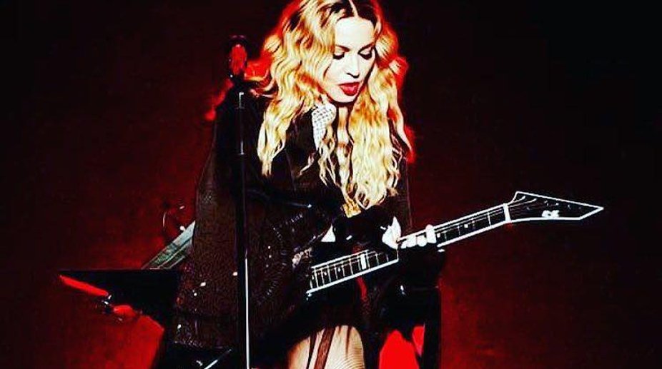 Madonna poses nude