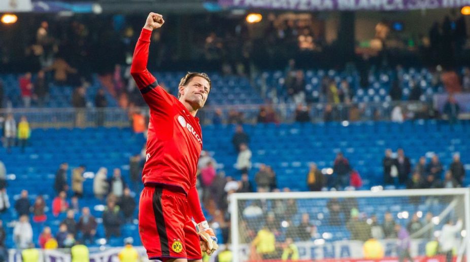 Borussia Dortmund extend contract with goalkeeper Roman Weidenfeller