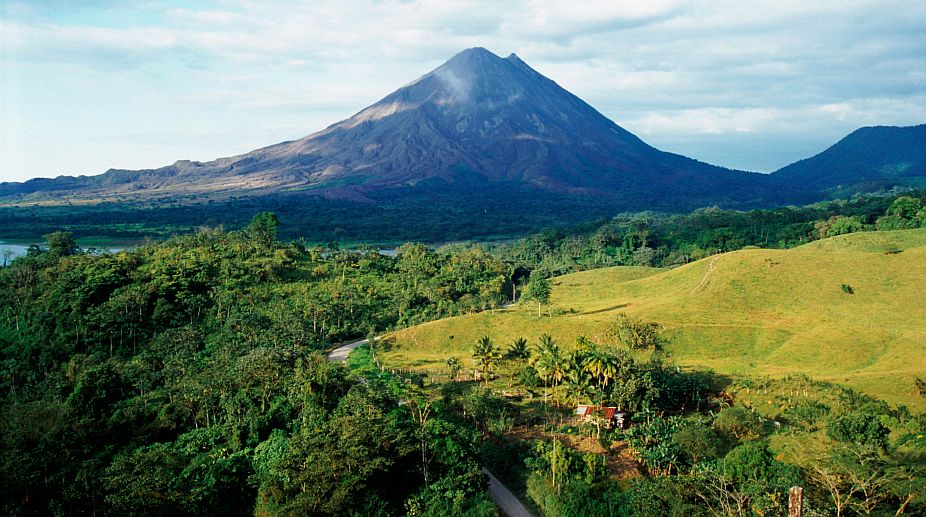 Costa Rica woos European tourists, French investment