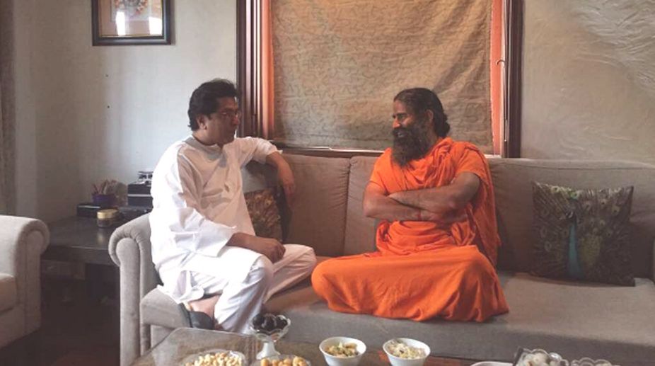 Ramdev meets Raj Thackeray, discusses politics, yoga