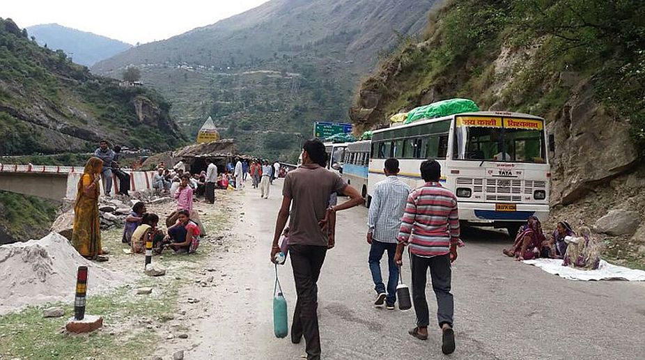 Uttarakhand landslide: 2,000 people stranded, 800 resume journey 