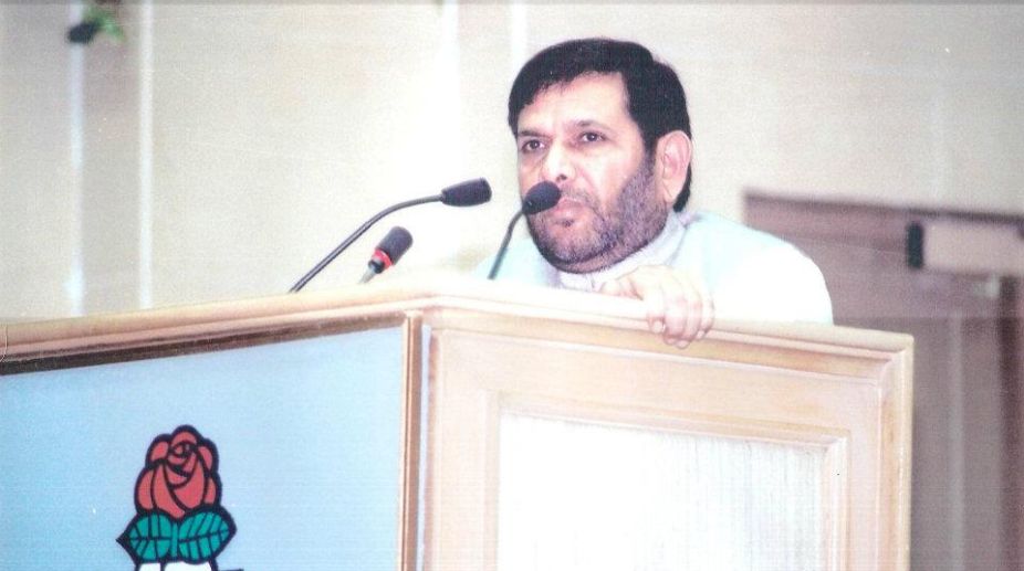 Situation in Kashmir has gone out of hand: Sharad Yadav