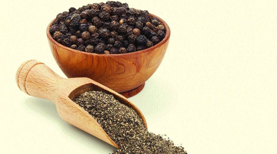 Add pinch of pepper in your plate to lose weight