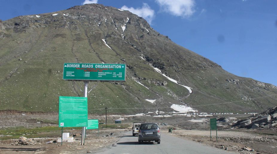 Rohtang Pass thrown open to tourists, vehicles