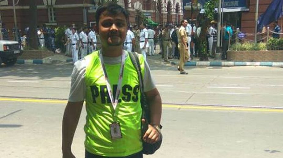 Kolkata journalists given special jackets during BJP rally
