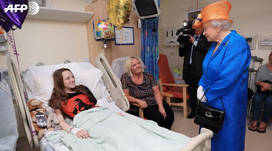 Queen Elizabeth II visits young victims of Manchester bombing