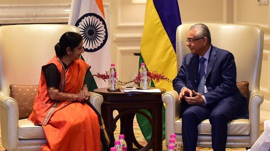Sushma Swaraj discusses trade cooperation with Mauritius PM