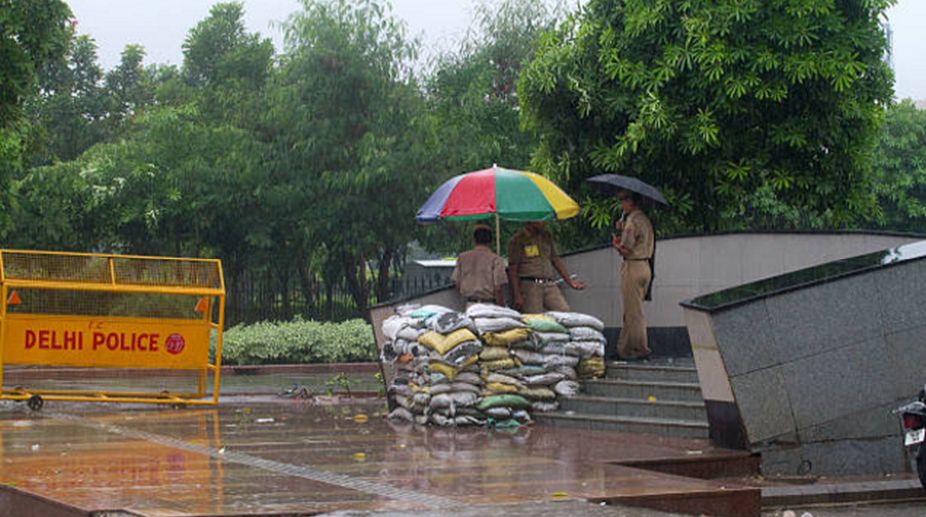 Rain lashes Delhi, brings respite from scorching heat