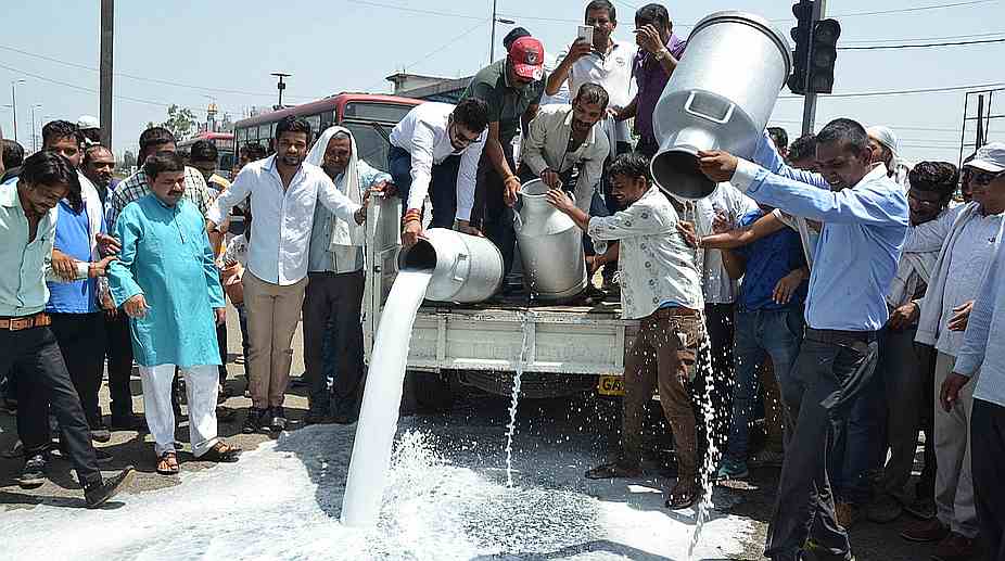 Vegetable prices soar, milk supply hit as farmers’ protest for third day