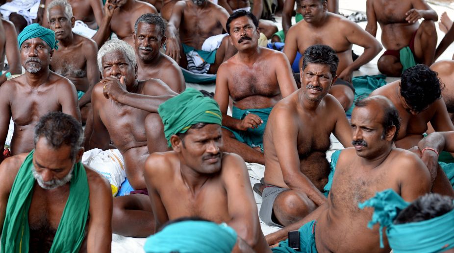 Tamil Nadu farmers temporarily call off stir