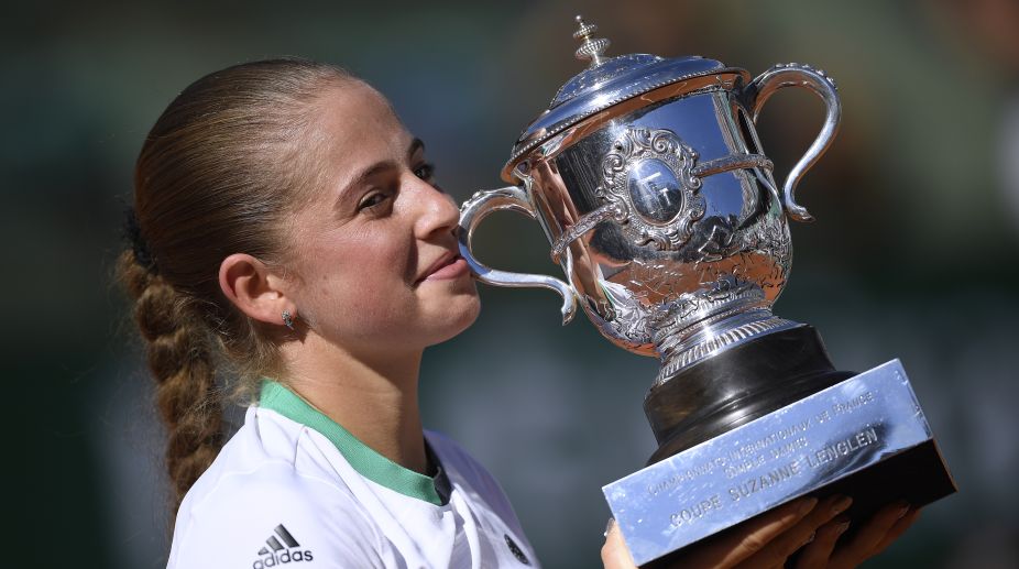 Jelena Ostapenko stuns Simona Halep to win French Open
