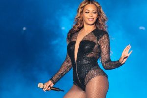 Beyonce planning to deliver twins at home