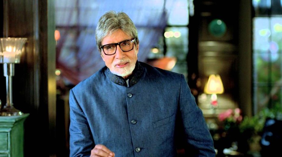 Amitabh Bachchan goes out for movie with Aamir, Fatima
