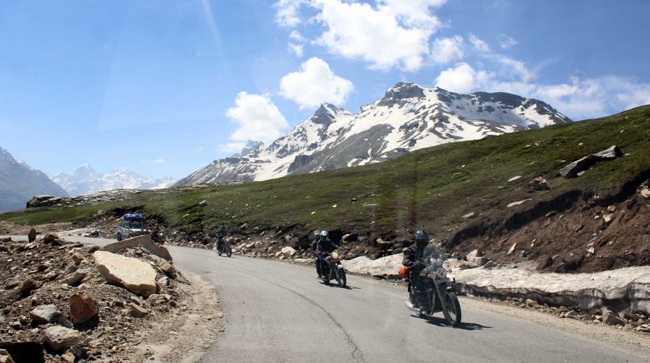 Now enjoy scenic beauty of Himalayas on Manali-Leh route freely