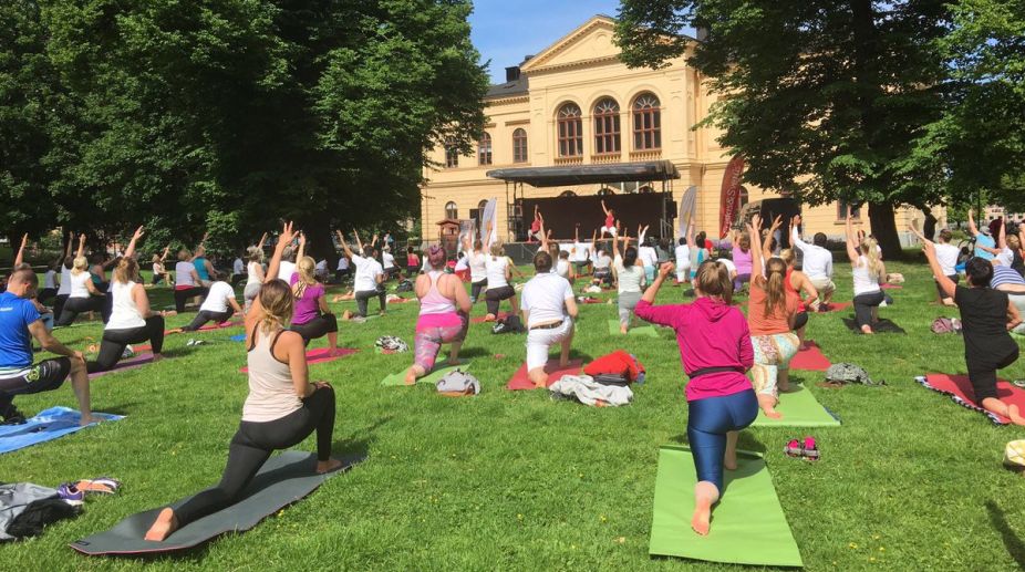 People sway to Nritya Yoga at UK’s Trafalgar Square