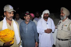 Four Indian prisoners return from Pakistan