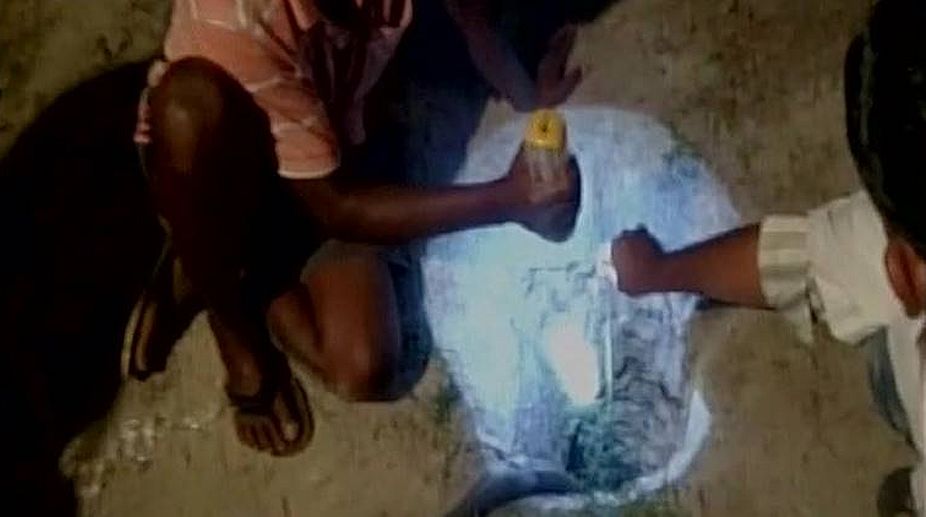 Baby girl falls into 300 feet borewell in MP, efforts on in fullswing to rescue her