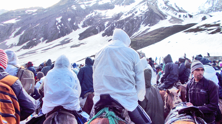 Amarnath pilgrims leave Jammu for Valley despite attack