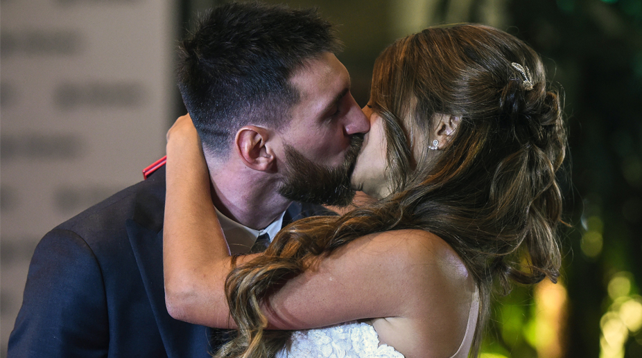 Lionel Messi marries childhood sweetheart Antonela Roccuzzo