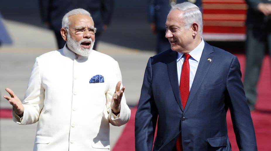 PM Modi welcomes Israeli PM at start of India trip