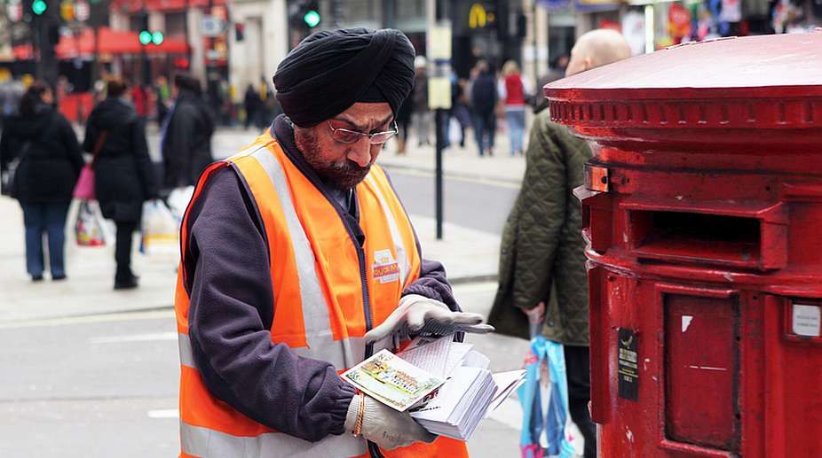Sikh postmaster stabbed, turban ripped off by robber in UK