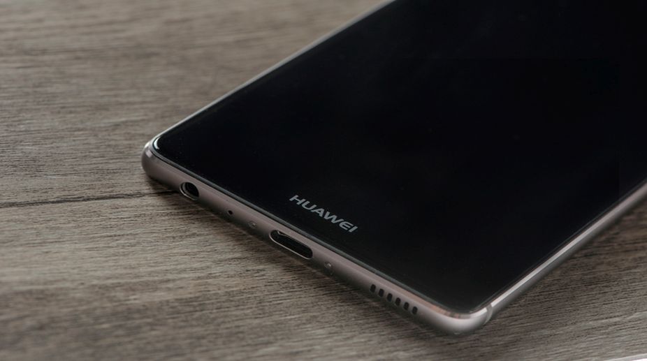 U.S. intelligence reportedly warned Americans not to use Huawei and ZTE smartphones