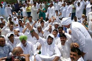 Sutlej-Yamuna Link protest: Commuters suffer as INLD activists blockade highways