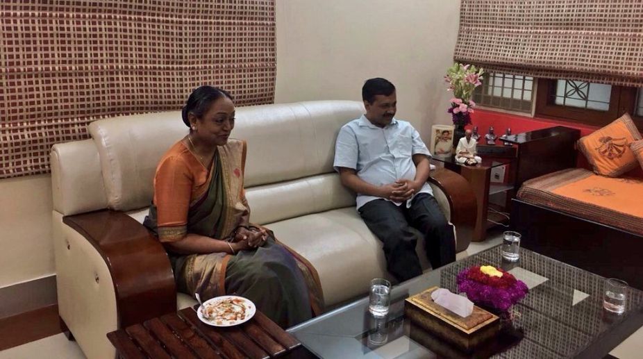 Meira Kumar meets Arvind Kejriwal, seeks support