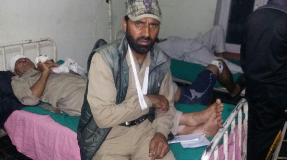 Six policemen injured in clashes in Anantnag