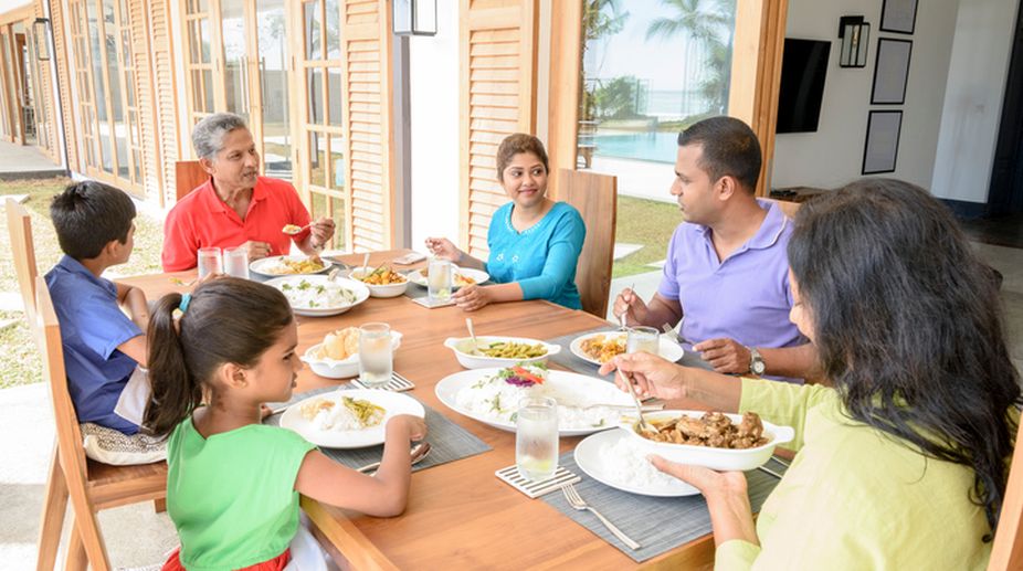 Why it is important for women to eat with their families