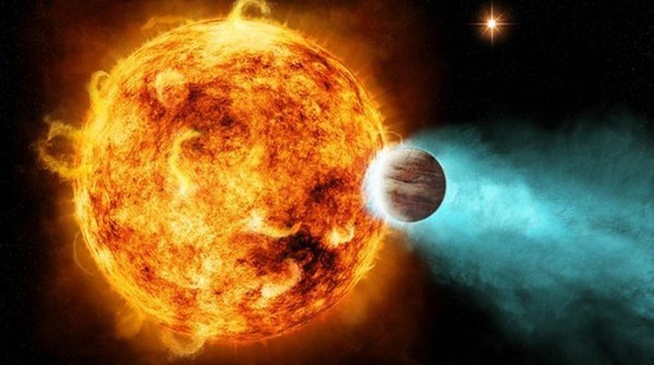 Hot exoplanet with glowing water atmosphere found