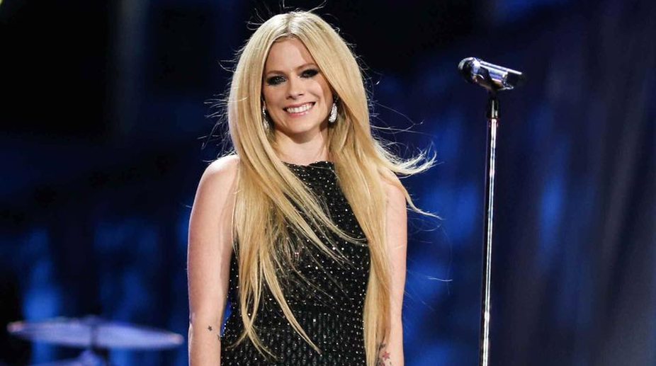 Avril Lavigne is getting “stronger and stronger”