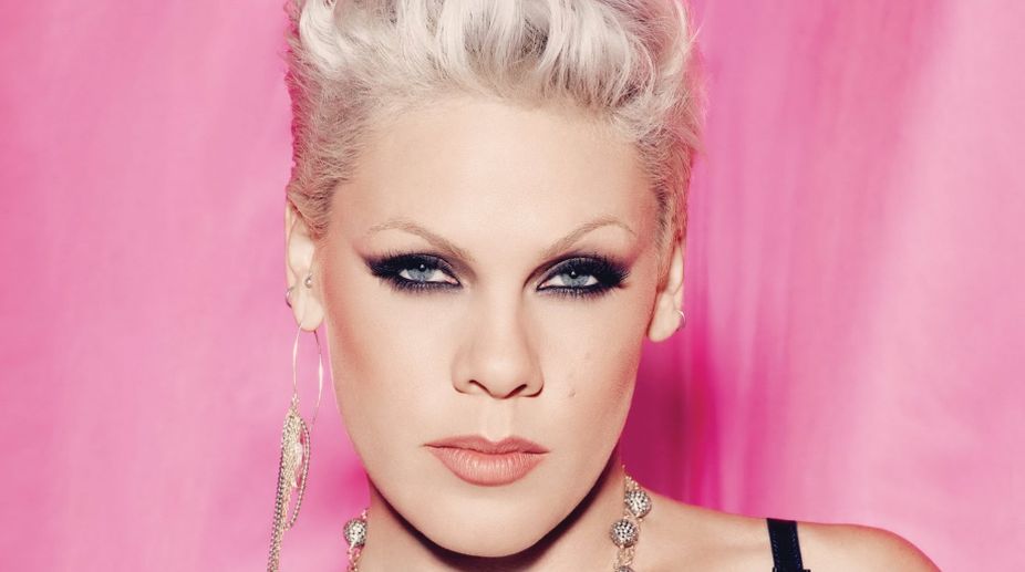 P!nk bares abs while pumping breast milk