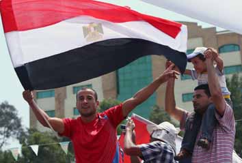 Mursi supporters, rivals rally in Cairo