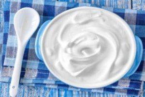 Stop cravings for unhealthy food with yogurt