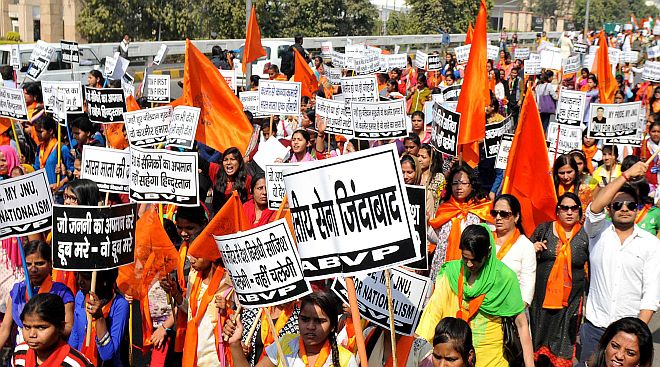 ABVP takes protest to Pune, clashes with Students Federation of India