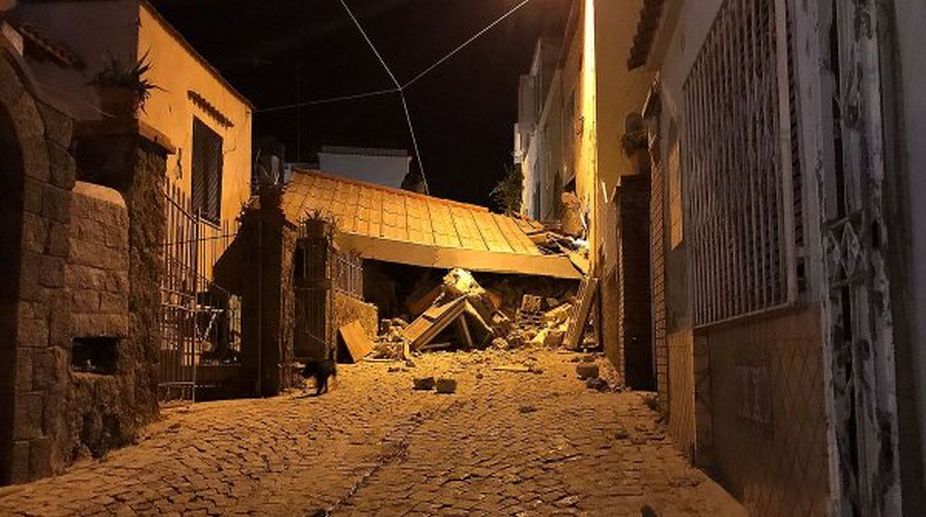 Italy quake rocks resort island of Ischia, at least 1 dead