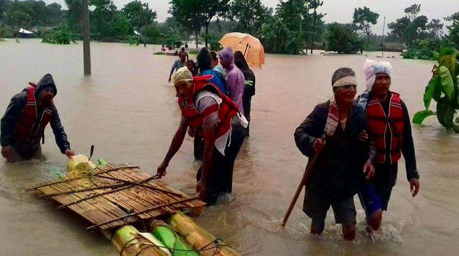 Bus services resume in flood-hit Bengal