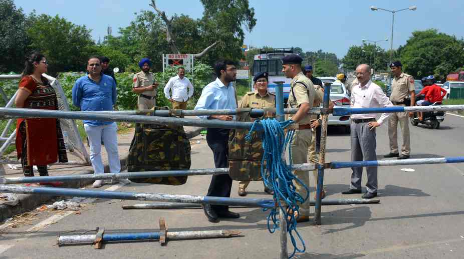 Police start evicting Dera followers; Army to be deployed in Panchkula
