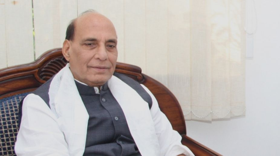 Rajnath praises Akshay for supporting Indian soldiers
