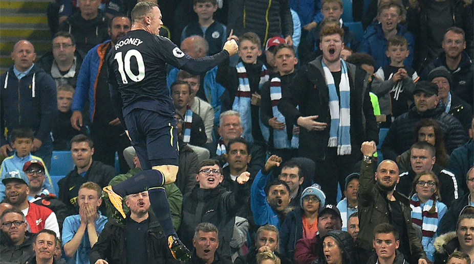 Wayne Rooney roasts Manchester City fans on Twitter