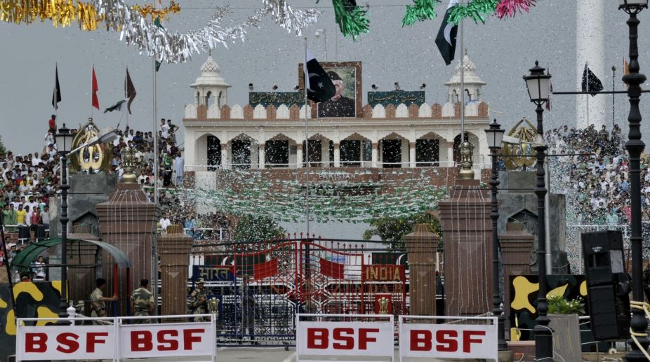 Indian, Pakistani border guards exchange sweets on I-Day