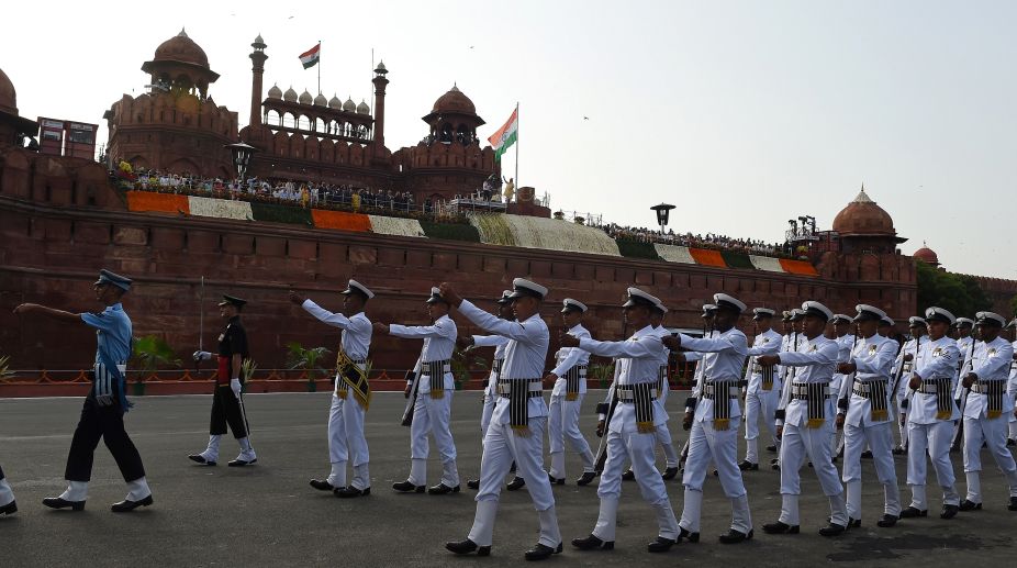 PM Modi hoists national flag at Red Fort on I-Day